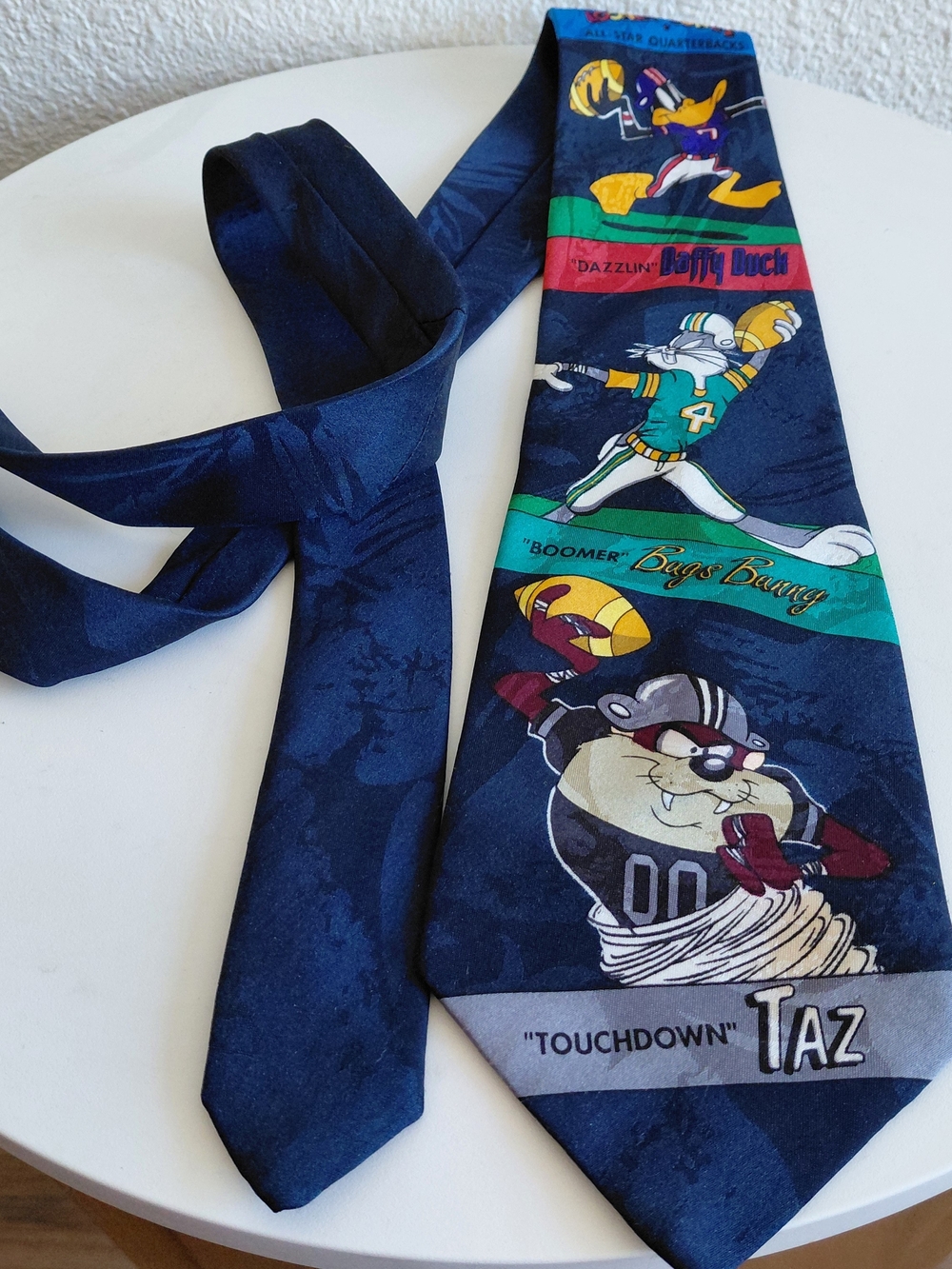 Looney Tunes Mania Football Bugs Bunny Daffy Duck Taz Necktie Tie Vintage 1993